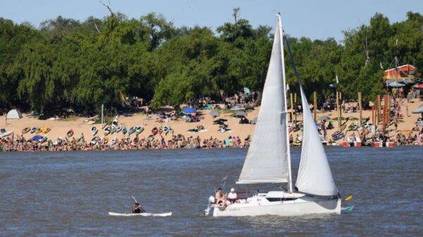 Cruces a las islas: la bajante volvió a cortar el servicio de viajes.