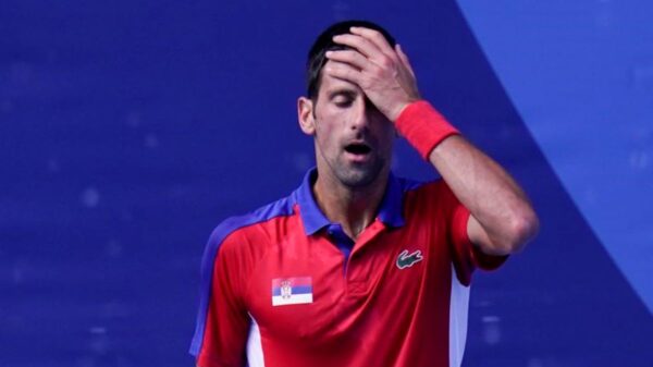 Djokovic cerca del ser expulsado de Australia.